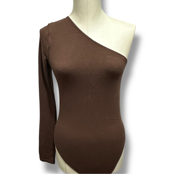 229 Forever 21 | EUC Chocolate Brown One-Shoulder Bodysuit (Size S/M) - Picture 2 of 10